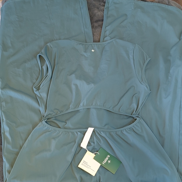 NWT Halara Short Sleeve Wide Leg Cool Touch Jumpsuit with Pockets Easy Peezy - Picture 7 of 12